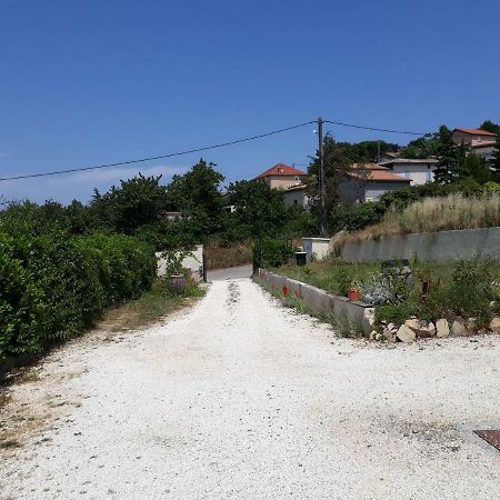Guest House Domaine Des Grouilleres Saint-Clair-du-Rhone ภายนอก รูปภาพ
