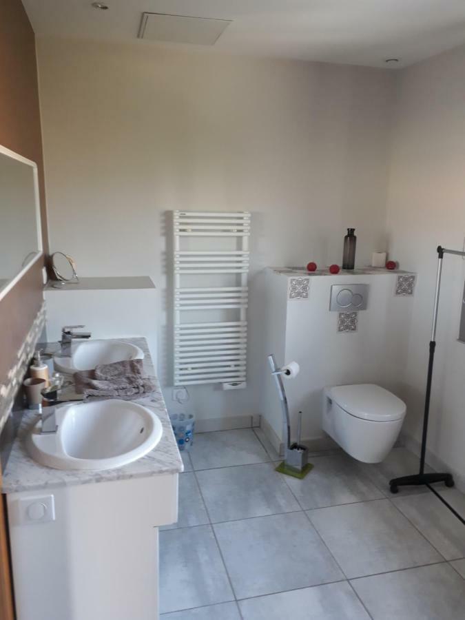 Guest House Domaine Des Grouilleres Saint-Clair-du-Rhone ภายนอก รูปภาพ