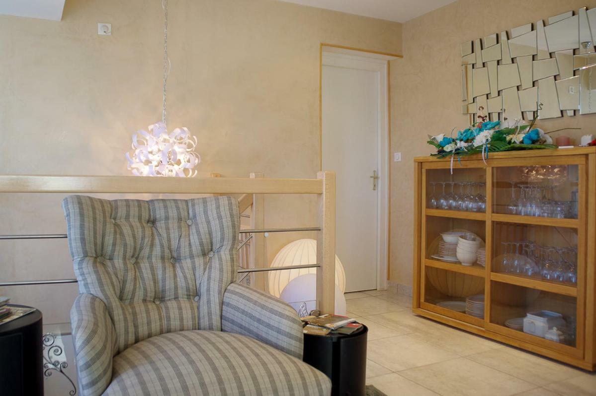 Guest House Domaine Des Grouilleres Saint-Clair-du-Rhone ภายนอก รูปภาพ